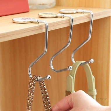 Giá Đỡ Móc Treo Túi Xách Gắn Dưới Bàn – Tiện Dụng, Chỉ 17.000₫, Giảm Giá 7