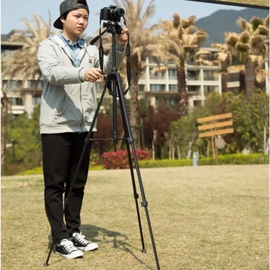 Giá đỡ tripod 3 chân 1.4m tải 3kg chụp hình kẹp điện thoại remote Bluetooth 219k