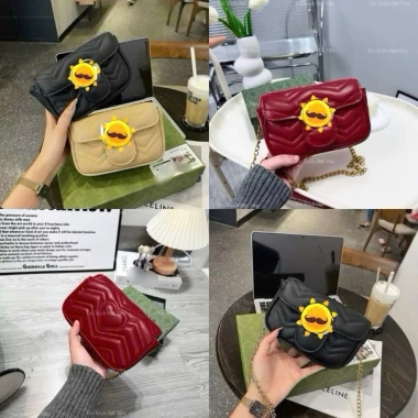 Giá sốc Túi đeo chéo kẹp nách cầm tay Logo tim vàng, lót đỏ, size 18, 99.000đ