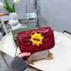 Giá sốc Túi đeo chéo kẹp nách cầm tay Logo tim vàng, lót đỏ, size 18, 99.000đ 4