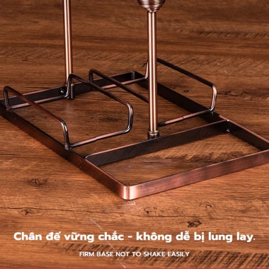 Giá treo ly rượu vang cổ điển kim loại đồng, treo 6 ly, có ngăn chai - 198.000 VND 6 Giá treo ly rượu vang cổ điển kim loại đồng, treo 6 ly, có ngăn chai - 198.000 VND 6