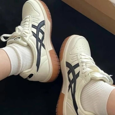 Giày Asics Court MZ 2 Đế Cao Cực Êm Ái, Màu Basic, Full Box - Giá 1,4 Triệu 2 Giày Asics Court MZ 2 Đế Cao Cực Êm Ái, Màu Basic, Full Box - Giá 1,4 Triệu 2
