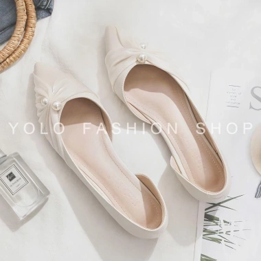 Giày bệt nữ B47 - Giày búp bê dây chéo ngọc trai, hở eo, đế bằng lụa đính ngọc, xinh xắn, giá 128.999 VND 8 Giày bệt nữ B47 - Giày búp bê dây chéo ngọc trai, hở eo, đế bằng lụa đính ngọc, xinh xắn, giá 128.999 VND 8