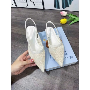 Giày Bệt Nữ Vải Ren Thêu Đế Mềm Quai Ôm Chân Trẻ Trung T29tron giảm còn 108k 2