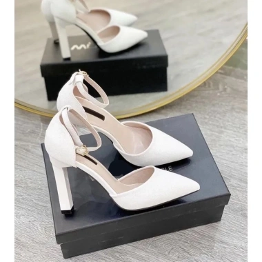 Giày bít mũi cài quai Da lụa xước nhũ Bling - Phom 1.5, giảm còn 159.000₫ 6 Giày bít mũi cài quai Da lụa xước nhũ Bling - Phom 1.5, giảm còn 159.000₫ 6