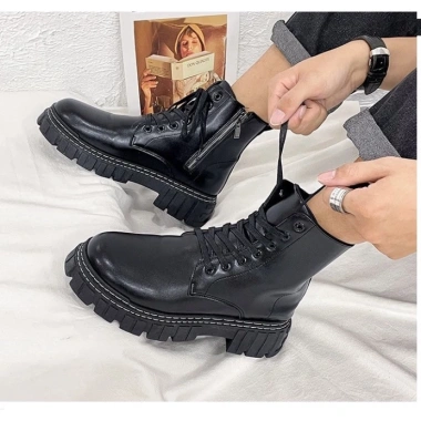 Giày Boot Combat Nam Da Láng - Phong Thái Lính, Cột Dây Tính Tình, Giá Ưu Đãi 1.023.750₫ 6 Giày Boot Combat Nam Da Láng - Phong Thái Lính, Cột Dây Tính Tình, Giá Ưu Đãi 1.023.750₫ 6