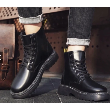 Giày Boot Combat Nam Da Láng - Phong Thái Lính, Cột Dây Tính Tình, Giá Ưu Đãi 1.023.750₫ 11 Giày Boot Combat Nam Da Láng - Phong Thái Lính, Cột Dây Tính Tình, Giá Ưu Đãi 1.023.750₫ 11