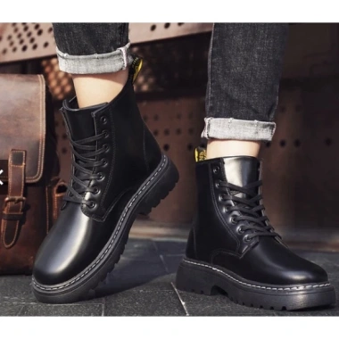 Giày Boot Combat Nam Da Láng - Phong Thái Lính, Cột Dây Tính Tình, Giá Ưu Đãi 1.023.750₫ 13 Giày Boot Combat Nam Da Láng - Phong Thái Lính, Cột Dây Tính Tình, Giá Ưu Đãi 1.023.750₫ 13