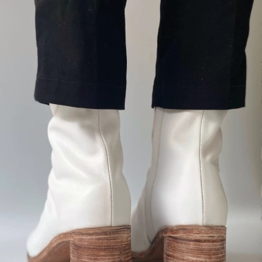 Giày boot nam Walker 813W trắng - Da cao cấp, thiết kế hiện đại, giá 13 triệu 3 Giày boot nam Walker 813W trắng - Da cao cấp, thiết kế hiện đại, giá 13 triệu 3