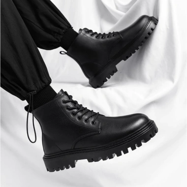 Giày Boots Nam Cao Cổ Da Đen Trơn BCC12 - Phong Cách Chiến Binh, Giá 1.095.500₫ 3 Giày Boots Nam Cao Cổ Da Đen Trơn BCC12 - Phong Cách Chiến Binh, Giá 1.095.500₫ 3