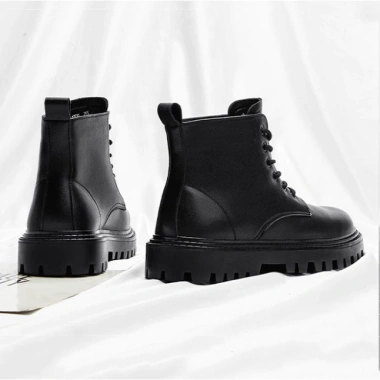 Giày Boots Nam Cao Cổ Da Đen Trơn BCC12 - Phong Cách Chiến Binh, Giá 1.095.500₫ 5 Giày Boots Nam Cao Cổ Da Đen Trơn BCC12 - Phong Cách Chiến Binh, Giá 1.095.500₫ 5