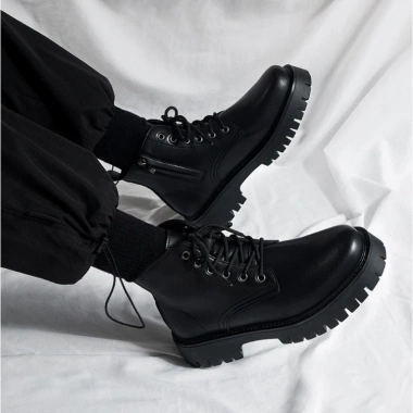 Giày Boots Nam Cao Cổ Da Đen Trơn BCC12 - Phong Cách Chiến Binh, Giá 1.095.500₫ 6 Giày Boots Nam Cao Cổ Da Đen Trơn BCC12 - Phong Cách Chiến Binh, Giá 1.095.500₫ 6