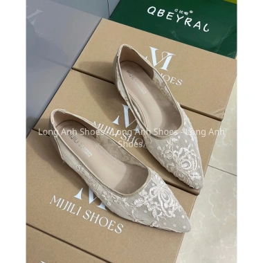 Giày búp bê mũi nhọn vải lưới thêu hoa đế đỏ cao cấp - Full box 410k 9 Giày búp bê mũi nhọn vải lưới thêu hoa đế đỏ cao cấp - Full box 410k 9