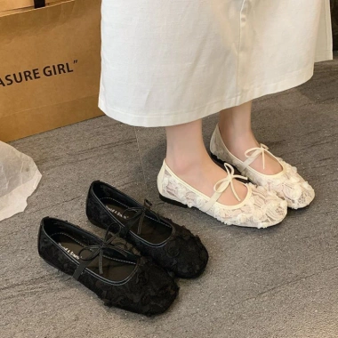 Giày Búp Bê Ren Thêu Hoa Hồng Nổi Nữ Tính Mã 307 - Nhẹ Nhàng, Giá Giảm 150.000đ 7 Giày Búp Bê Ren Thêu Hoa Hồng Nổi Nữ Tính Mã 307 - Nhẹ Nhàng, Giá Giảm 150.000đ 7