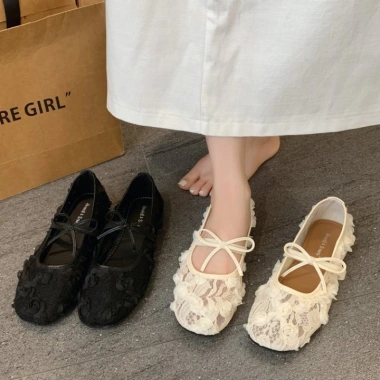 Giày Búp Bê Ren Thêu Hoa Hồng Nổi Nữ Tính Mã 307 - Nhẹ Nhàng, Giá Giảm 150.000đ 8 Giày Búp Bê Ren Thêu Hoa Hồng Nổi Nữ Tính Mã 307 - Nhẹ Nhàng, Giá Giảm 150.000đ 8