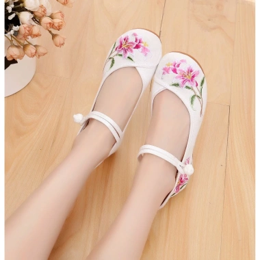 Giày búp bê thêu hoa phong cách Trung Hoa nữ tính - Giá giảm 155.412 VND