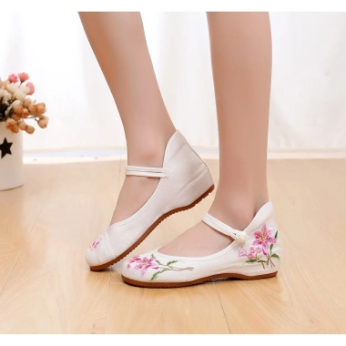 Giày búp bê thêu hoa phong cách Trung Hoa nữ tính - Giá giảm 155.412 VND