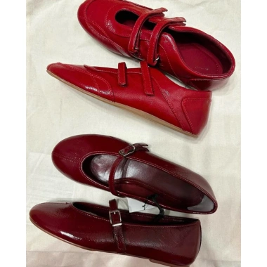 Giày búp bê Z mũi tròn quai khoá ngang đỏ đô, đế bệt 1cm, phong cách Mary Jane năng động - Giá chỉ 269.000₫