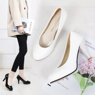 Giày cao gót 3 phân nữ màu trắng da công sở, miệng nông, gót nhọn 5‑7cm, cỡ lớn - Giá ưu đãi 424.440₫ Giày cao gót 3 phân nữ màu trắng da công sở, miệng nông, gót nhọn 5‑7cm, cỡ lớn - Giá ưu đãi 424.440₫