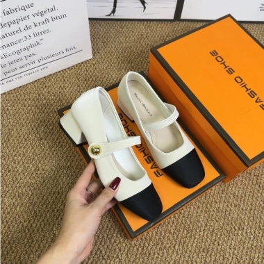 Giày cao gót 3p gót vuông chất tuyết nhung êm chân Full hộp Giá 229.000 VND 3 Giày cao gót 3p gót vuông chất tuyết nhung êm chân Full hộp Giá 229.000 VND 3