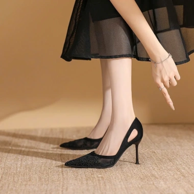 Giày cao gót 8cm mũi nhọn ren lưới Thảo Clover - CHÂN MỎNG, giảm 555.000, mẫu trendy 2.025
