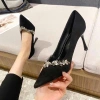 Giày cao gót cô dâu satin mũi nhọn, 9 phân đính vòng hạt nguyệt quế – Sang, slay 318k 3