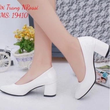 Giày cao gót công sở gót vuông sang trọng, size lớn 40-44, giá ưu đãi 299.700₫ 4 Giày cao gót công sở gót vuông sang trọng, size lớn 40-44, giá ưu đãi 299.700₫ 4
