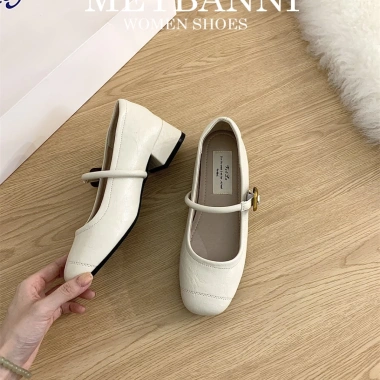 Giày Cao Gót MEYBANNI Mũi Vuông Quai Ngang Khoá Béo Đế 4cm Giá 229k Giảm 22% 7 Giày Cao Gót MEYBANNI Mũi Vuông Quai Ngang Khoá Béo Đế 4cm Giá 229k Giảm 22% 7