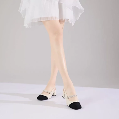 Giày Cao Gót MWC G026 Mũi Tròn Đính Khoá Xích Hạt Châu Sang Chảnh Giá 275.000₫ 2 Giày Cao Gót MWC G026 Mũi Tròn Đính Khoá Xích Hạt Châu Sang Chảnh Giá 275.000₫ 2