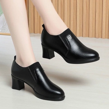 Giày cao gót nữ da mềm LMT024 - Gót 5cm, phong cách công sở, giá 285k 9 Giày cao gót nữ da mềm LMT024 - Gót 5cm, phong cách công sở, giá 285k 9