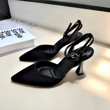 Giày cao gót nữ mũi nhọn 7cm slingback guốc quai cổ chân SLB72 - 359.000đ 2 Giày cao gót nữ mũi nhọn 7cm slingback guốc quai cổ chân SLB72 - 359.000đ 2