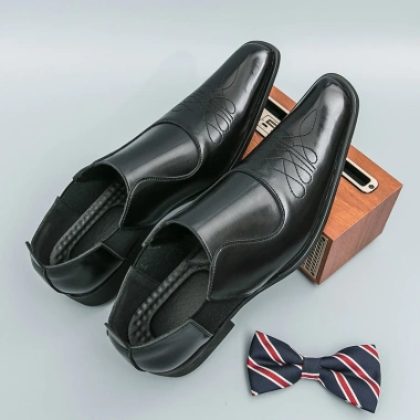 Giày công sở brogue da đen mũi nhọn, trang trọng cổ điển, giảm giá 523.165 VND