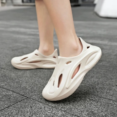 Giày Đa Năng Mùa Hè Size 30-45 – Nhẹ, Thời Trang, Đi Biển, Giá Ưu Đãi 214.920 VNĐ