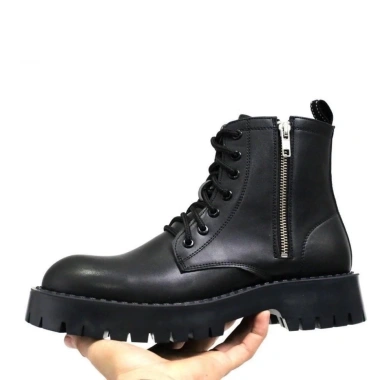 Giày đốc boots khóa dây kéo mũi tròn đế cao chống trơn size 39-43 Giá ưu đãi 1.137.500₫ 2