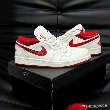 Giày Jordan 1 Low Sail/Varsity Red HJ9.338-106 chính hãng, cho nam nữ, giá 2.55 triệu Flex Shoes 2 Giày Jordan 1 Low Sail/Varsity Red HJ9.338-106 chính hãng, cho nam nữ, giá 2.55 triệu Flex Shoes 2