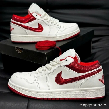 Giày Jordan 1 Low Sail/Varsity Red HJ9.338-106 chính hãng, cho nam nữ, giá 2.55 triệu Flex Shoes 4 Giày Jordan 1 Low Sail/Varsity Red HJ9.338-106 chính hãng, cho nam nữ, giá 2.55 triệu Flex Shoes 4