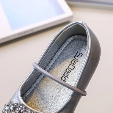 Giày loafer bé gái PU mềm mại, pha lê thời trang, đẹp ngọt ngào, giảm giá 22% 7 Giày loafer bé gái PU mềm mại, pha lê thời trang, đẹp ngọt ngào, giảm giá 22% 7