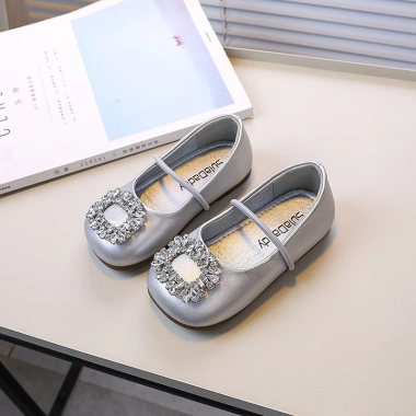 Giày loafer bé gái PU mềm mại, pha lê thời trang, đẹp ngọt ngào, giảm giá 22% 12 Giày loafer bé gái PU mềm mại, pha lê thời trang, đẹp ngọt ngào, giảm giá 22% 12
