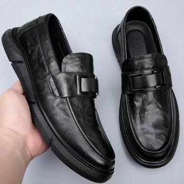 Giày lười da nam AG173 - Phong cách giản dị, lịch lãm, trẻ trung, dễ phối đồ, giá ưu đãi 584,100₫ 4 Giày lười da nam AG173 - Phong cách giản dị, lịch lãm, trẻ trung, dễ phối đồ, giá ưu đãi 584,100₫ 4