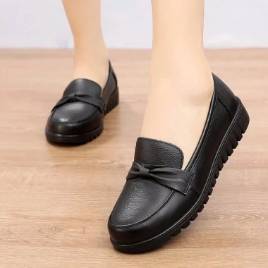 Giày Lười Nữ AGIAY AG26 Da Cao Cấp, Đế Cao Su Nhẹ, Kiểu Cơ Bản Dễ Đi, Cao 3p - Giá 260.000₫ 8 Giày Lười Nữ AGIAY AG26 Da Cao Cấp, Đế Cao Su Nhẹ, Kiểu Cơ Bản Dễ Đi, Cao 3p - Giá 260.000₫ 8