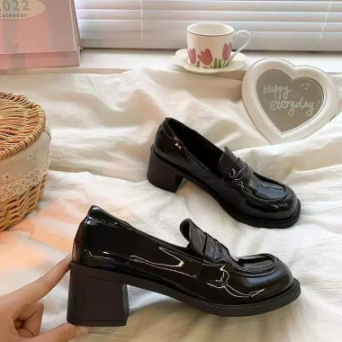 Giày lười nữ cổ điển PU bóng không thấm nước, gót vuông 4cm, tăng 1 size - Giá 112k 7