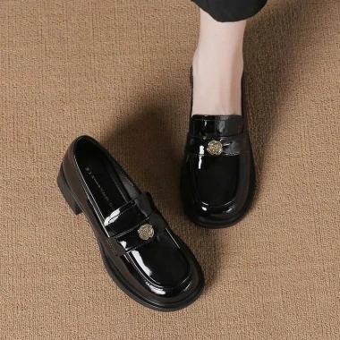 Giày lười nữ cổ điển PU bóng không thấm nước, gót vuông 4cm, tăng 1 size - Giá 112k 10