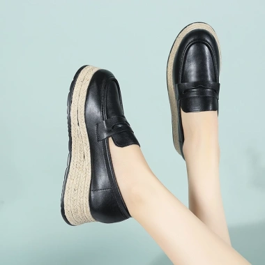 Giày Lười Nữ Đế Cao 5cm Da Nhân Tạo, Mềm Mang Êm, Thiết Kế Trẻ Trung - 356.400 VND 3 Giày Lười Nữ Đế Cao 5cm Da Nhân Tạo, Mềm Mang Êm, Thiết Kế Trẻ Trung - 356.400 VND 3