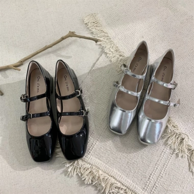 Giày Mary Jane nữ mũi vuông 2 quai ngang, đế cao 4cm dày, màu đen/bạc - Giá 299.000₫ 7 Giày Mary Jane nữ mũi vuông 2 quai ngang, đế cao 4cm dày, màu đen/bạc - Giá 299.000₫ 7