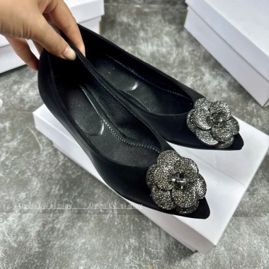 Giày nữ búp bê nơ hoa trà da mềm H115 - Thời trang, giá ưu đãi 131.000₫ 2 Giày nữ búp bê nơ hoa trà da mềm H115 - Thời trang, giá ưu đãi 131.000₫ 2