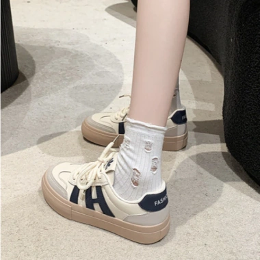 Giày Nữ Hot Trend Hai Màu Đế Bằng Chất Liệu Cao Cấp - Giảm Giá, Chỉ 814.000 VNĐ