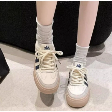 Giày Nữ Hot Trend Hai Màu Đế Bằng Chất Liệu Cao Cấp - Giảm Giá, Chỉ 814.000 VNĐ