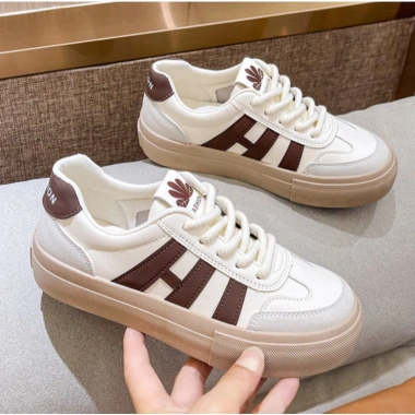 Giày Nữ Hot Trend Hai Màu Đế Bằng Chất Liệu Cao Cấp - Giảm Giá, Chỉ 814.000 VNĐ