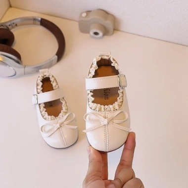 Giày nữ trẻ em PU mềm mại nơ công chúa xinh xắn - Giá ưu đãi 279,689₫ 4 Giày nữ trẻ em PU mềm mại nơ công chúa xinh xắn - Giá ưu đãi 279,689₫ 4