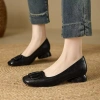 Giày Retro nữ mũi vuông slip-on da mềm nhẹ, đế bằng, giá 283.847₫, giảm 18% 5